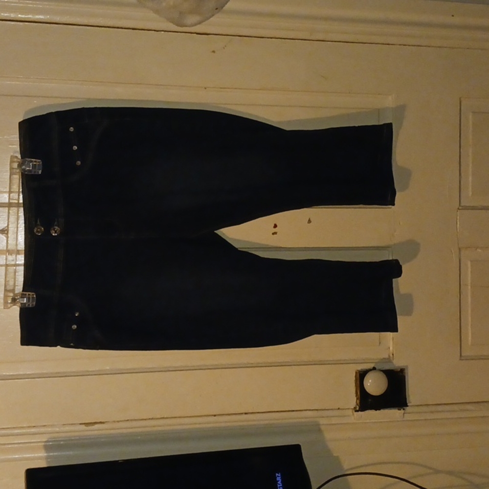 SOFIA'S JEANS 18 Dark Blue Fade Washw/Diamond on the Front & Back Capris